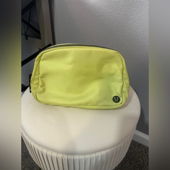 Lululemon Everywhere Belt Bag *1L-Lemon Vibe - Picture 5 of 12